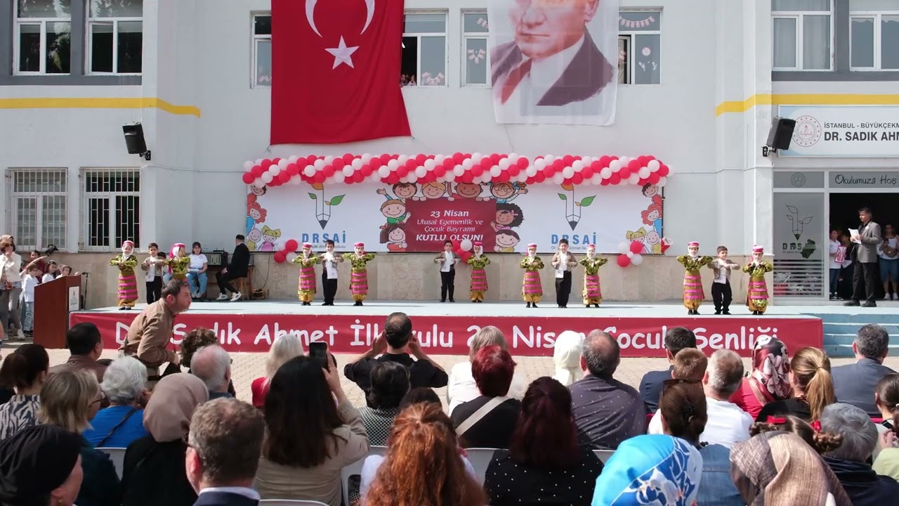 DR. SADIK AHMET İLKOKULU 2024 YILI 23 NİSAN GÖSTERİSİ