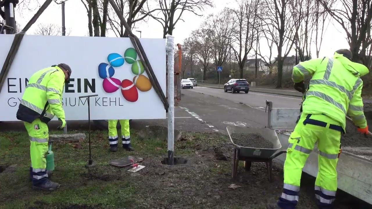 Neues Einsteinschild aufgestellt