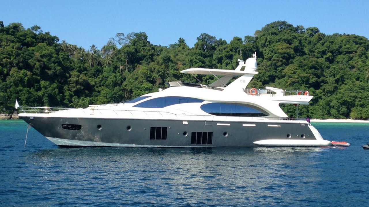 2014 Azimut 88 in Phuket, Thailand