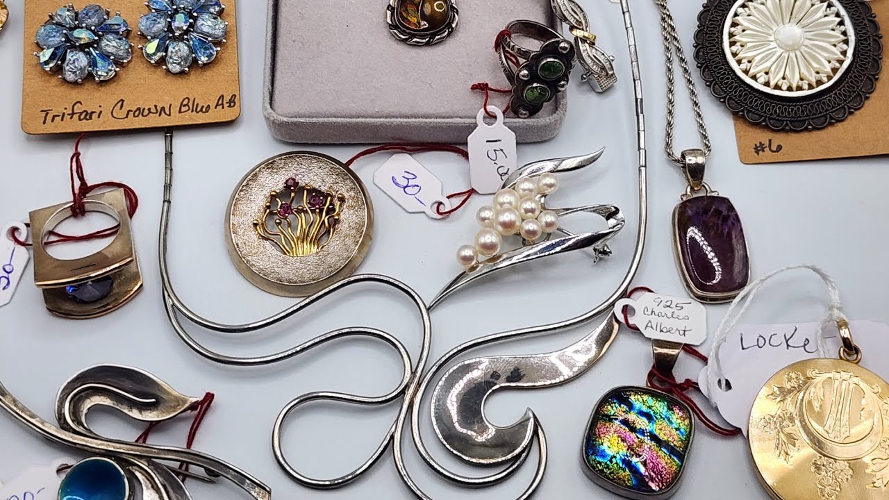 DIAMONDS 18k GOLD DESIGNER RHINESTONES SILVER Antique mall treasures EBAY AUCTION RESALE VINTAGE