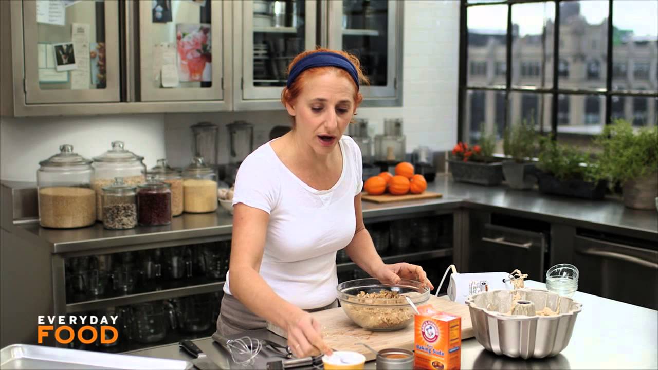 Apple-Sour Cream Coffee Cake - Everyday Food with Sarah Carey