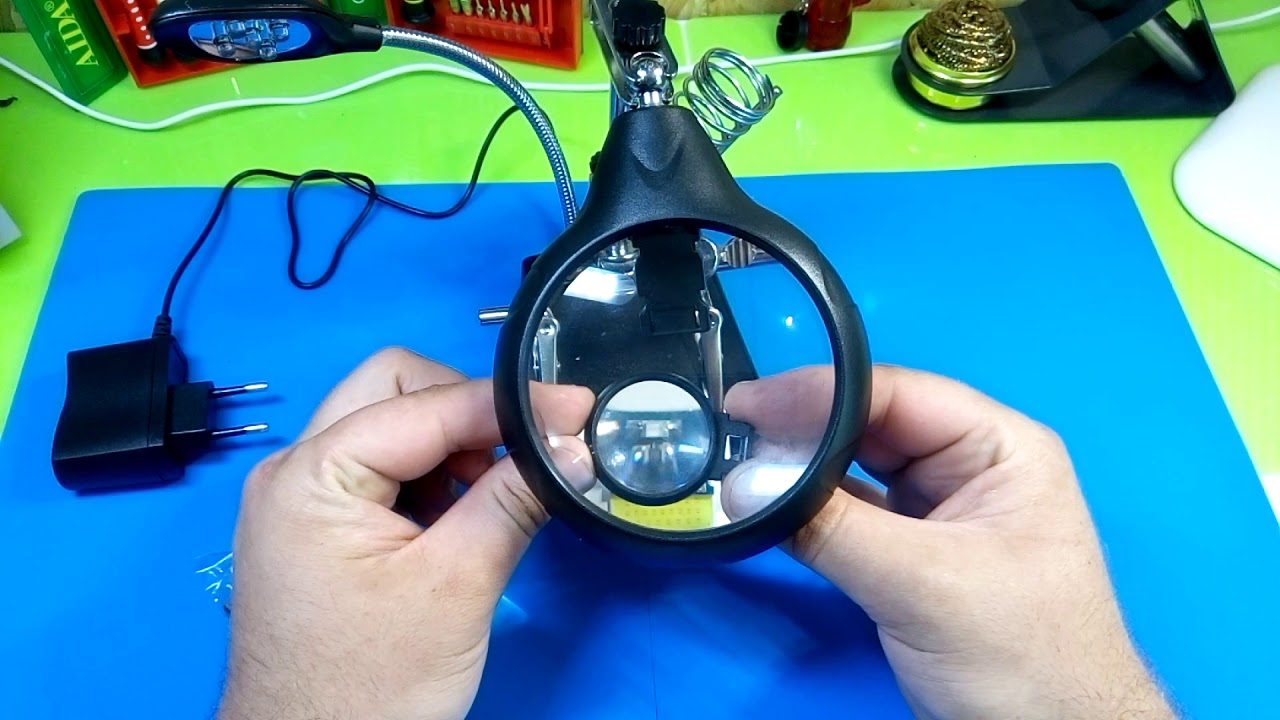 Третья рука для пайки MG16129C с подсветкой, зажимами и подставкой