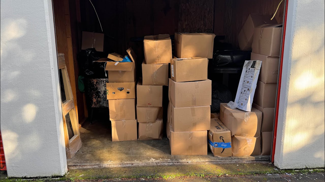 I Received An EXTREME DISCOUNT on this Unclaimed Storage Locker