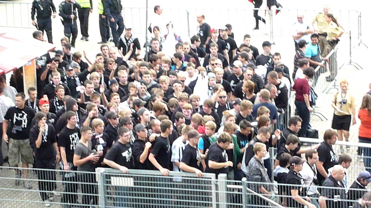 17.9.11: Einmarsch der Fans