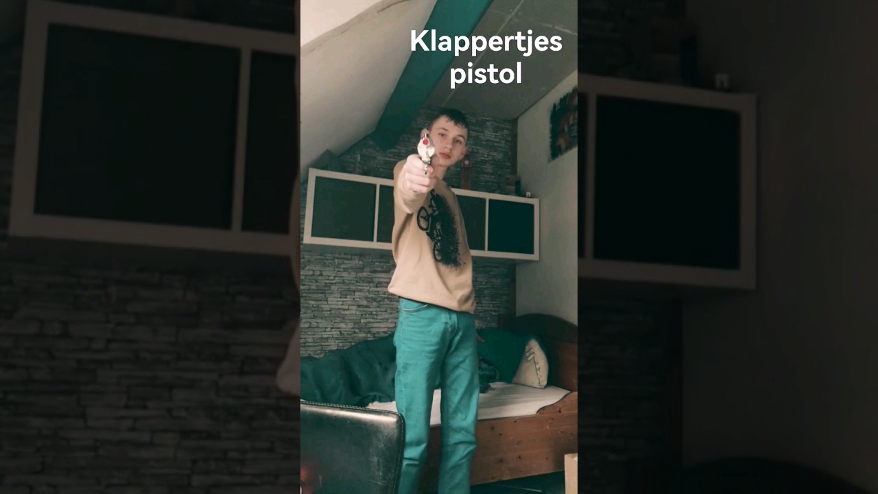 dutch: Klappertjes pistool, English: bang pistol, fake and it is not real #bangpistol #cool #epic