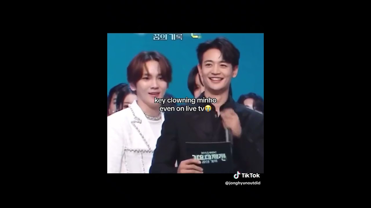 Key being his usual self at a live show 😭 #shinee #minho #key #taemin #onew #jonghyun