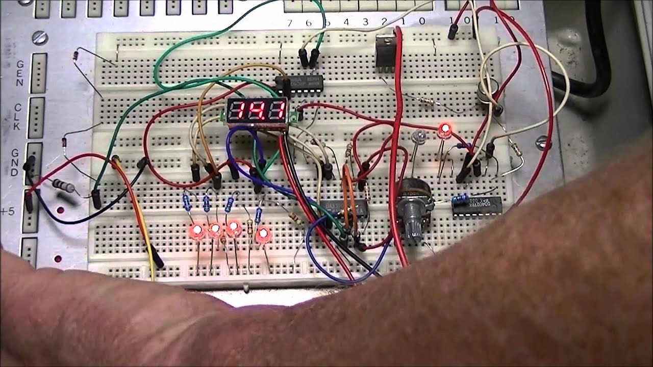 Comparator Based Battery Charger
