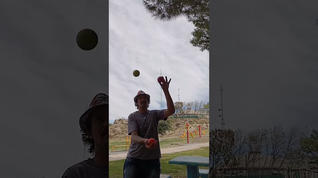 Truco de malabares con 3 pelotas. Juggling trick with 3 balls.  Truque de malabarismo com 3 bolas