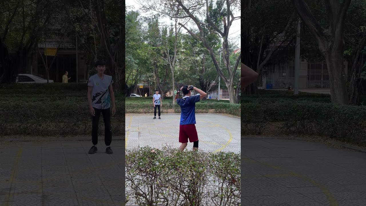YOU&rsquo;RE DOING IT 😱 wrong beginner mistake #shuttlecock #shortvideo #shortsfeed #shorts #badminton