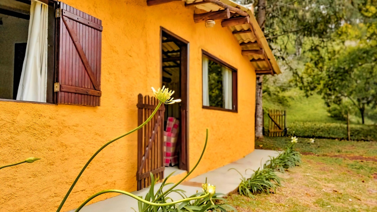 CASA com FACHADA SIMPLES e INTERIOR ACONCHEGANTE