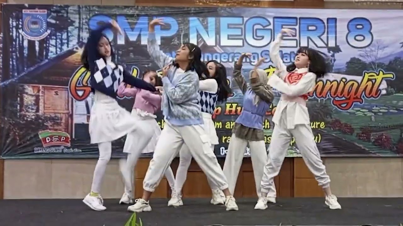 Love Dive Modern Dance Performance - SMPN 8 Tangerang Selatan Graduation