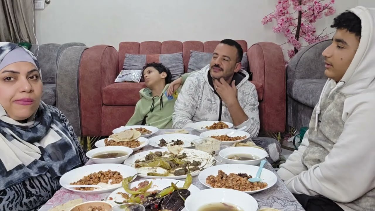 هتشوفوا اللي حصل بنفسكم ف الفيديو وقد ايه انا مستحمله الراجل ده😫عامله لهم سفره عامله ف الاخر يحصل كد