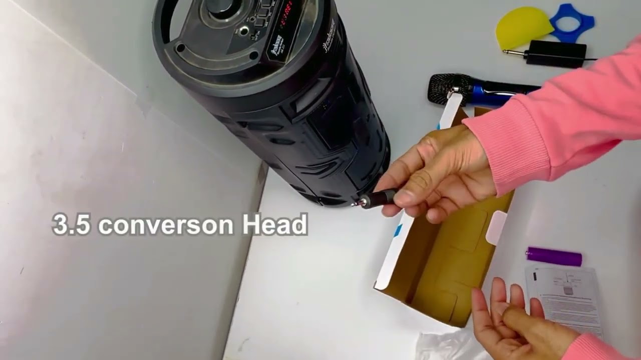 UNIY UY14 VHF Wireless Mic Frequency:100Hz|64db|50-80 distance with Rechargeable Battery Microphone