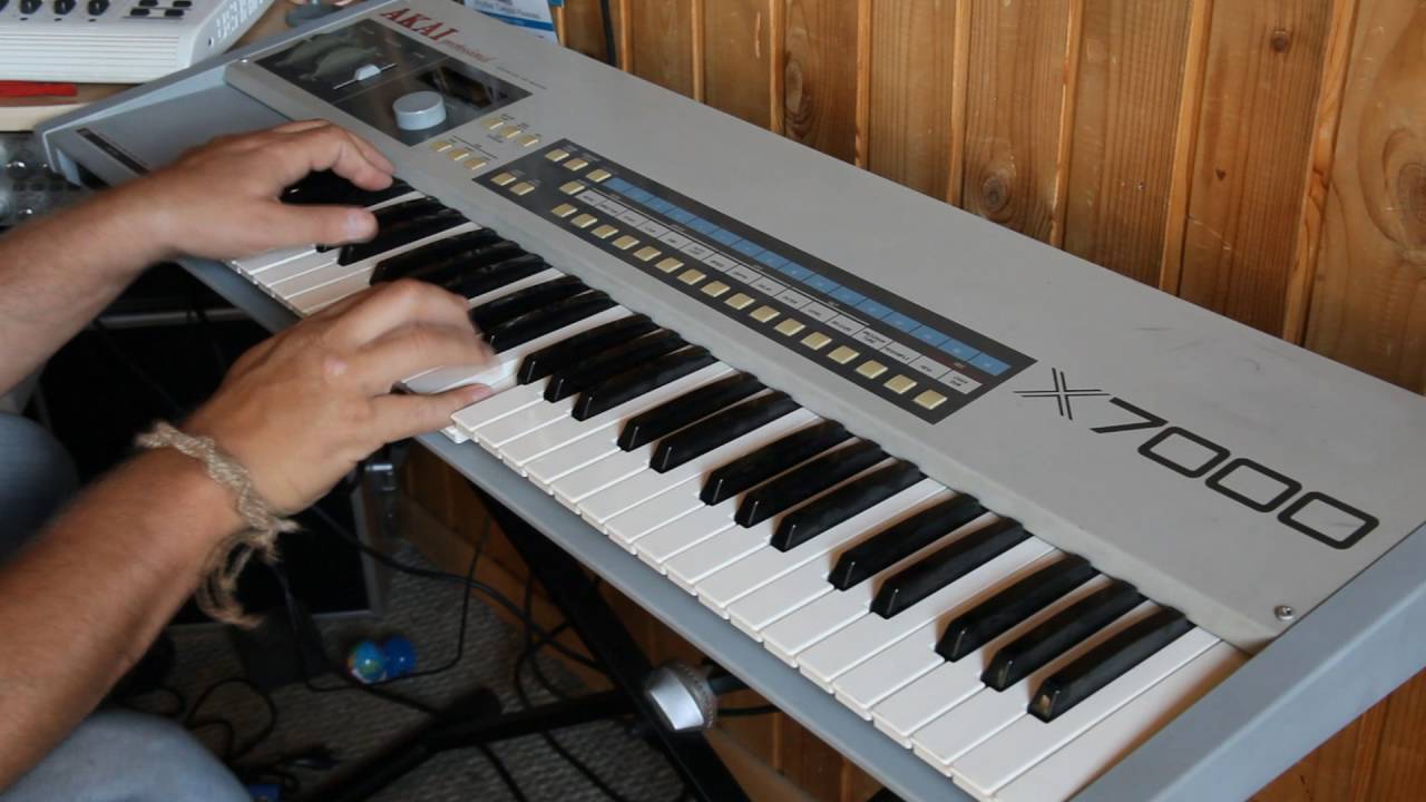 Akai X7000