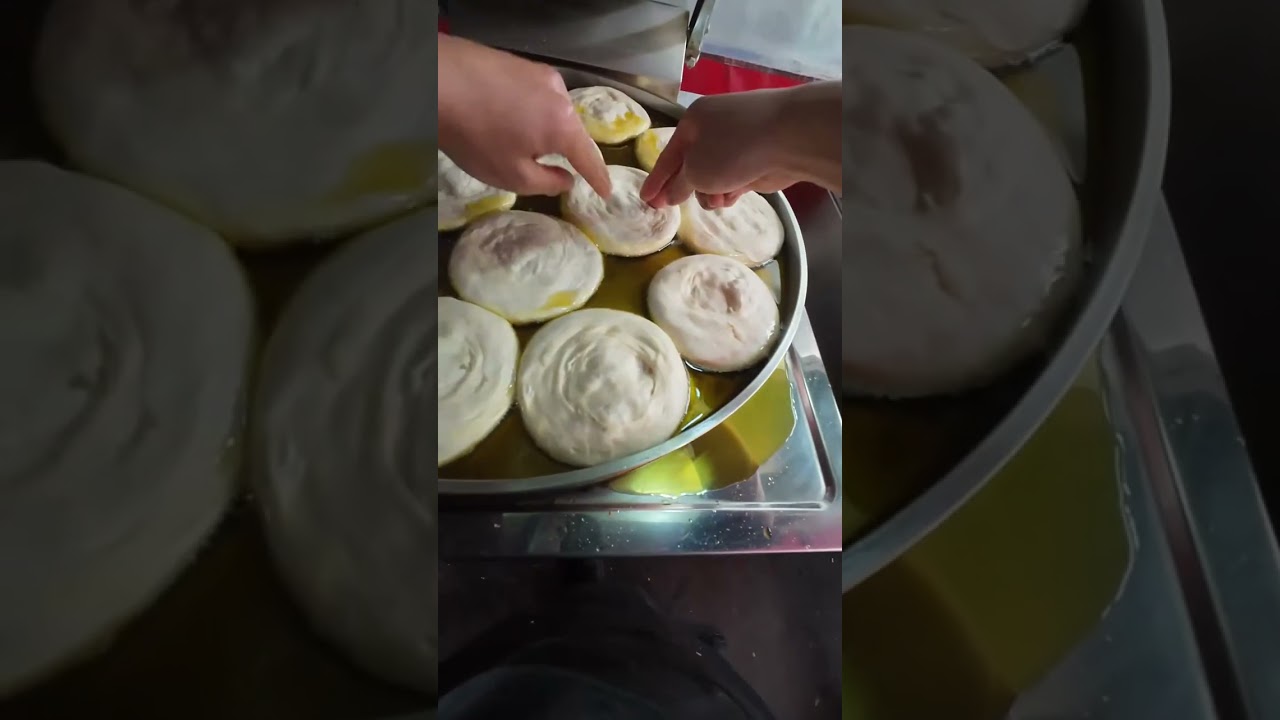Set up a stall and sell 1,000 scallion pancakes every day!