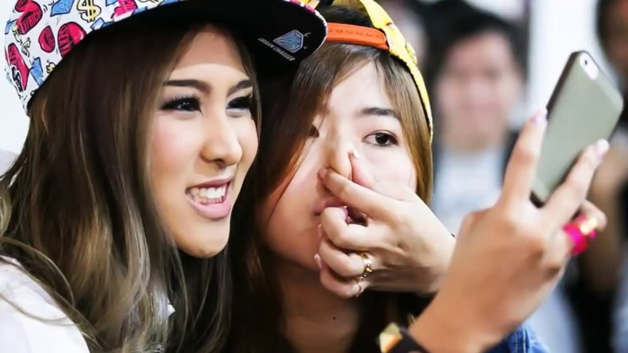 เอมน้ำ - รักแบบเพื่อนไม่เหมือนแฟน (เหรอ)
