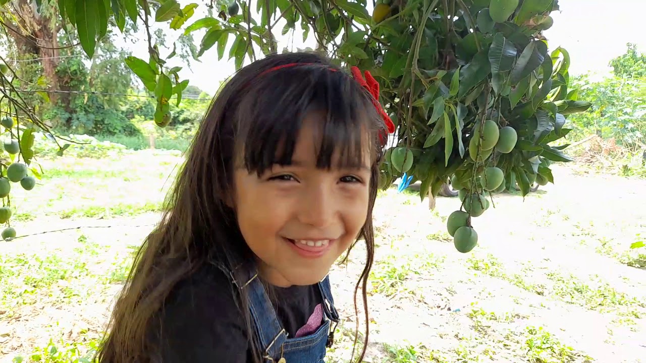 Laura Lis em " O Pé de Manga"