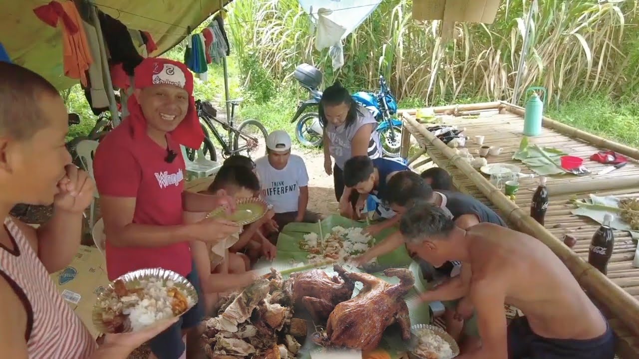 OUTDOOR COOKING | Kinulob na manok , masarap na tanghalian sa bukid