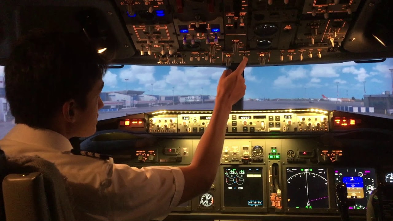 Démarrage moteur d'un simulateur de Boeing 737 (HD)
