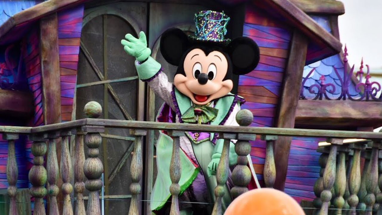 Mickey's Halloween Celebration Parade at Disneyland Paris 2019, Multi-Angle with Central Plaza Stop