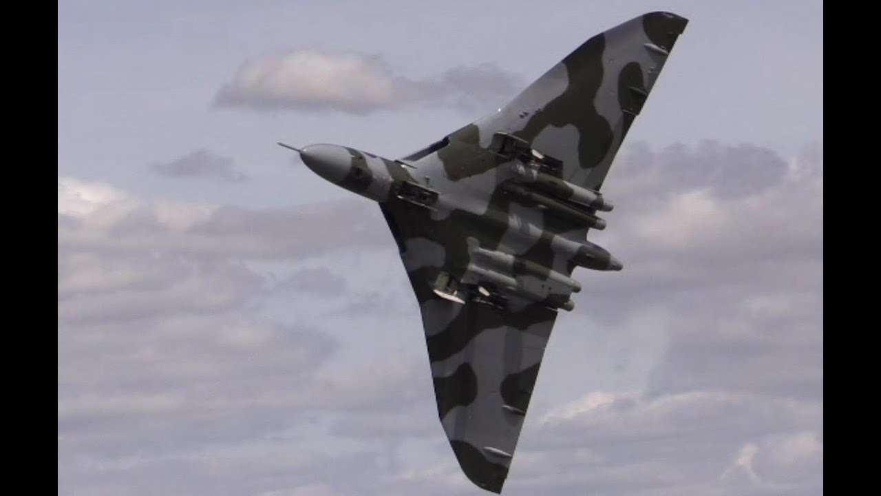 Avro Vulcan's last RIAT -The Roar, the Reds and that Wingover