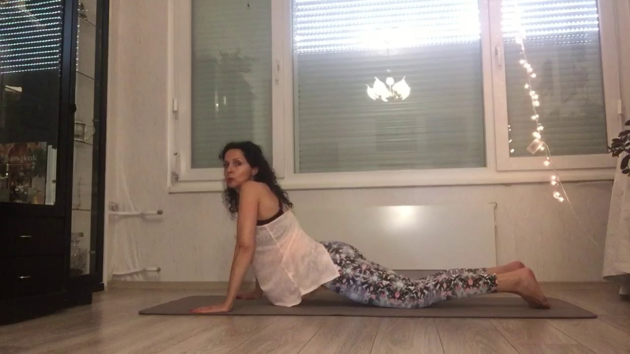 Пълен курс за  йога преподаватели - lotos4ever.com. Bhudjangasana, поза Кобра.