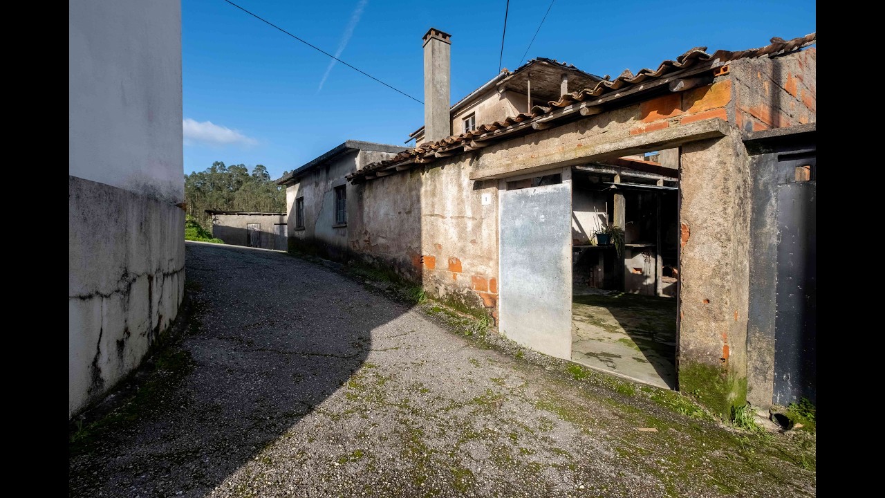 A Straight Forward Renovation Project Featuring Courtyard, Garden & Views - 49.500 Euros Penacova