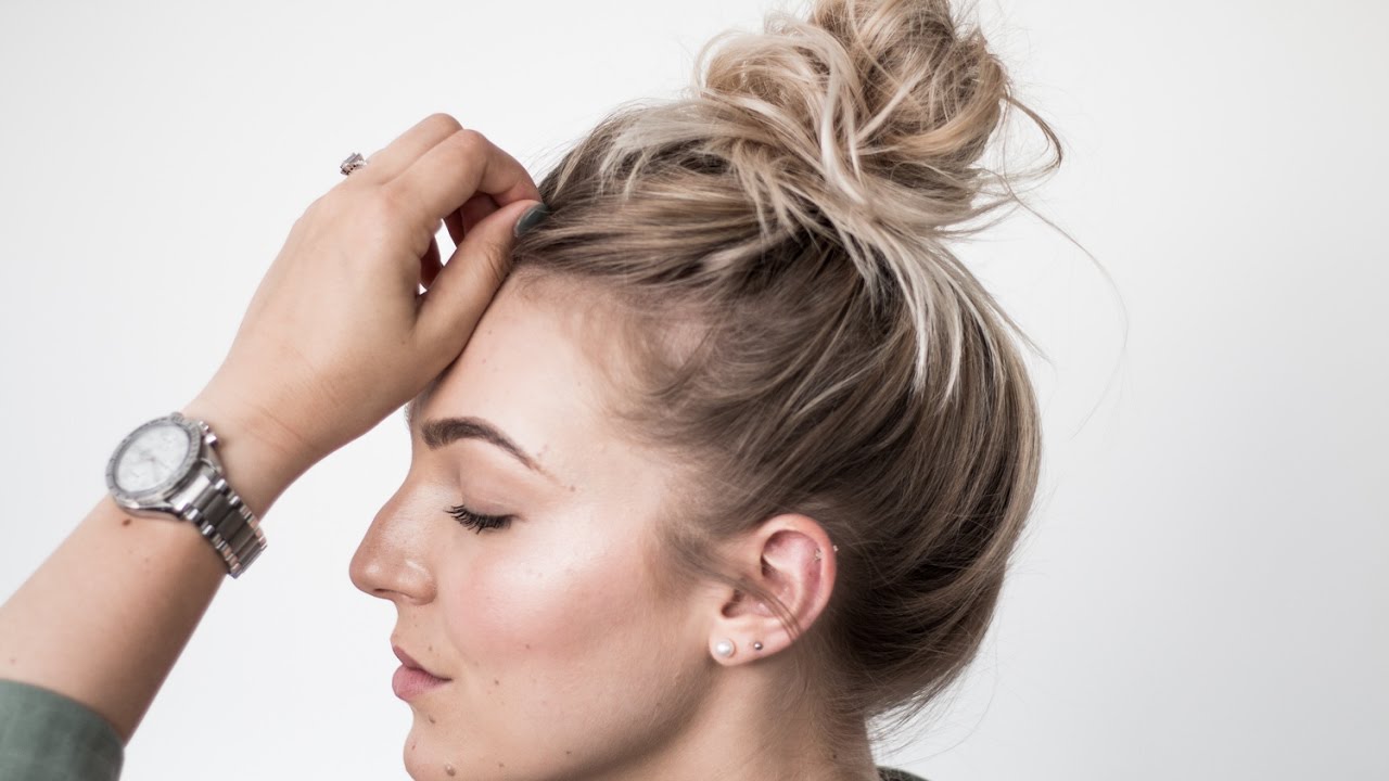 Easy Messy Bun Tutorial