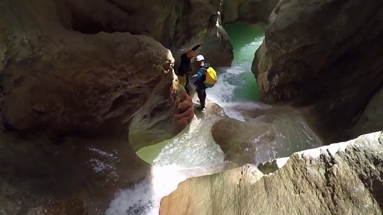 Canyoning au Mascun supérieur en sierra de Guara avec un guide professionnel du canyoning