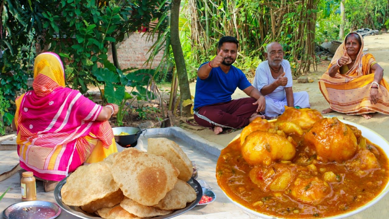 ভিন্ন স্বাদের নিরামিষ আলুর দম সাথে ঘিয়ে ভাজা ফুলকো লুচি || Bengali Aloo'r Dum Recipe ||
