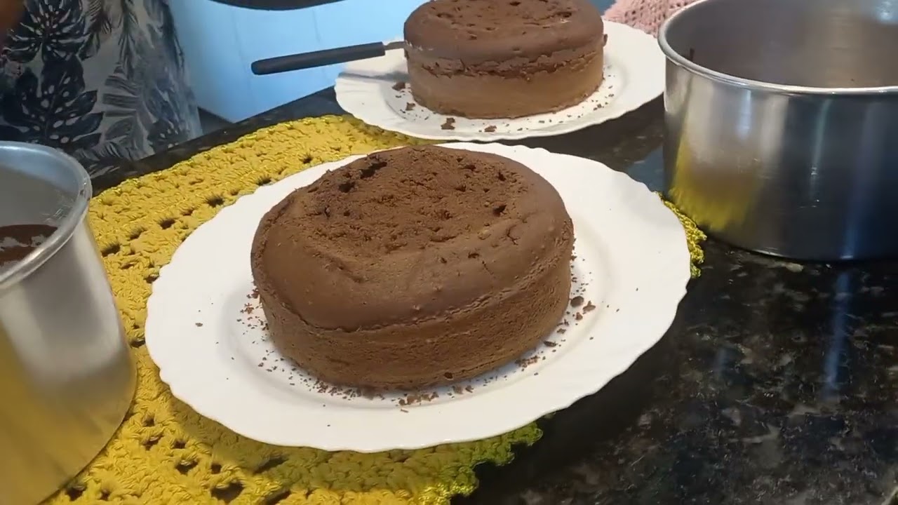 Comemorando  o niver a da minha filha / ela mesma fez o bolo .