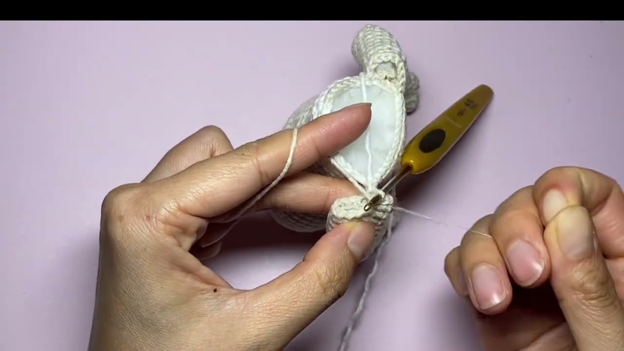 How to invisibly join arms and change yarn color