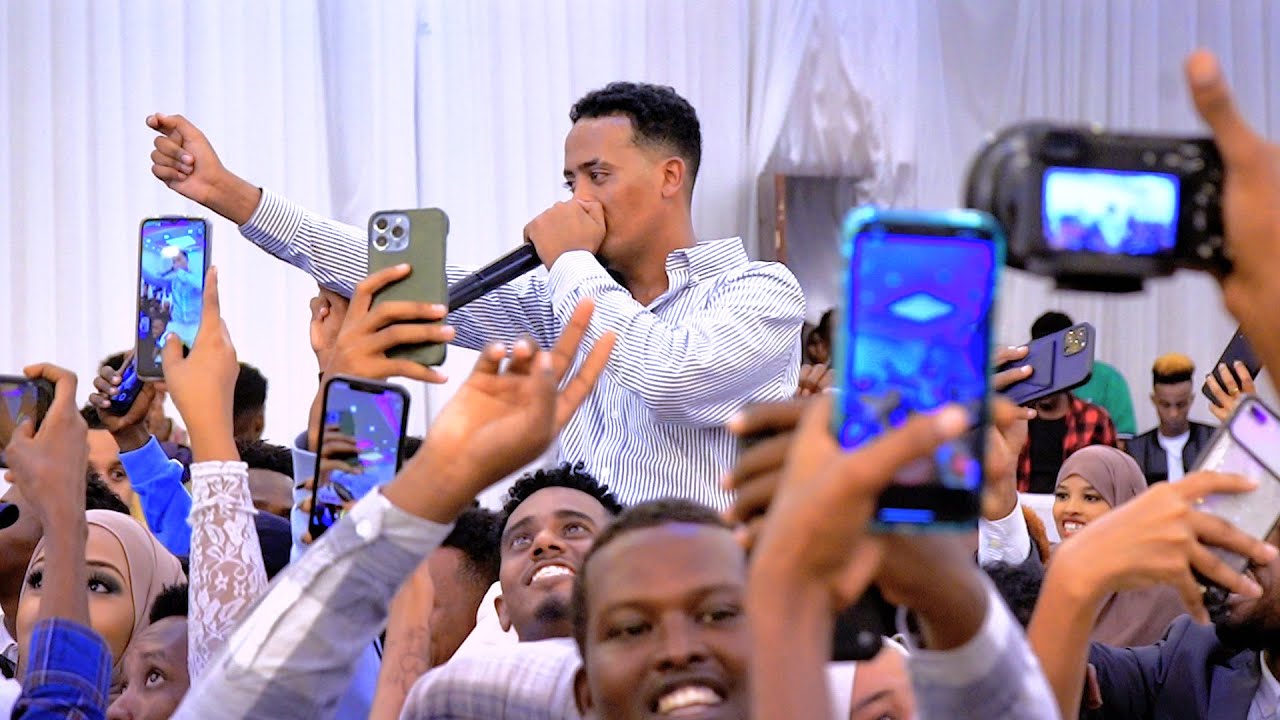 QAMAR SUUGAANI OO MUCJISO KA DHIGAY SHOWGA IKRAAN CARAALE  HEESTII JAZIIRADA