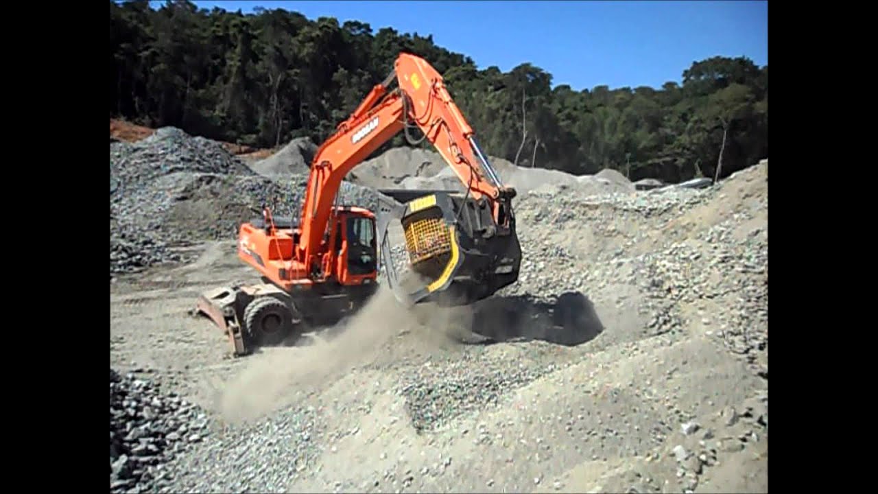 Machbert - Ca&ccedil;amba Peneira Obra no Porto de Itagua&iacute;-RJ.wmv