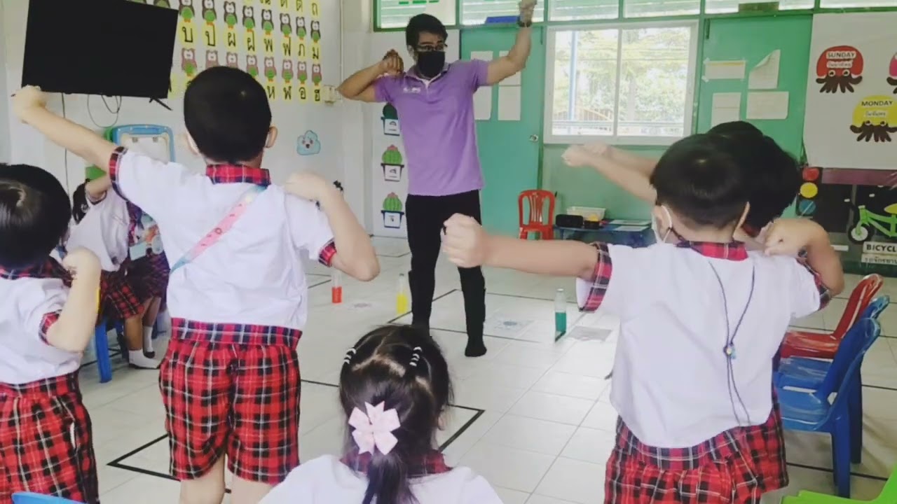 How to teach kindergarten in Thailand | Lesson: Colors | Ages 4 to 5 years old.