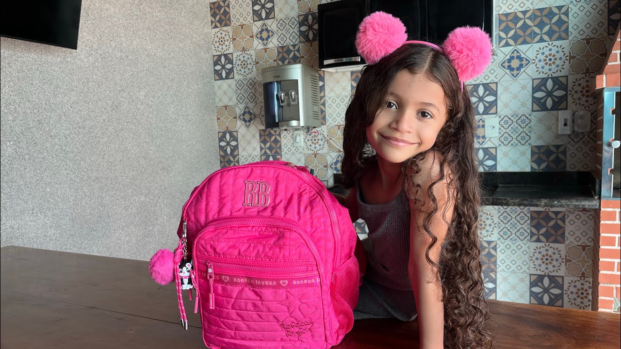 Arrumando meus materiais escolares na minha mochila 🤩🤩