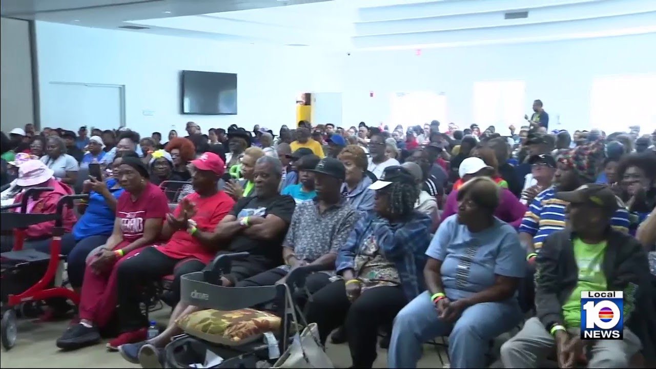 Miami residents benefit from Thanksgiving food giveaway
