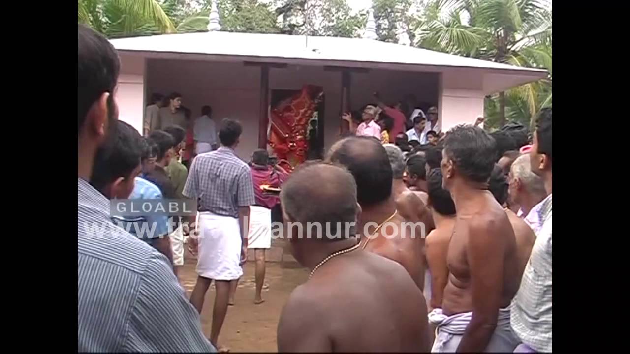 Vairajathan Theyyam 01 (Travel Kannur Kerala Videos)