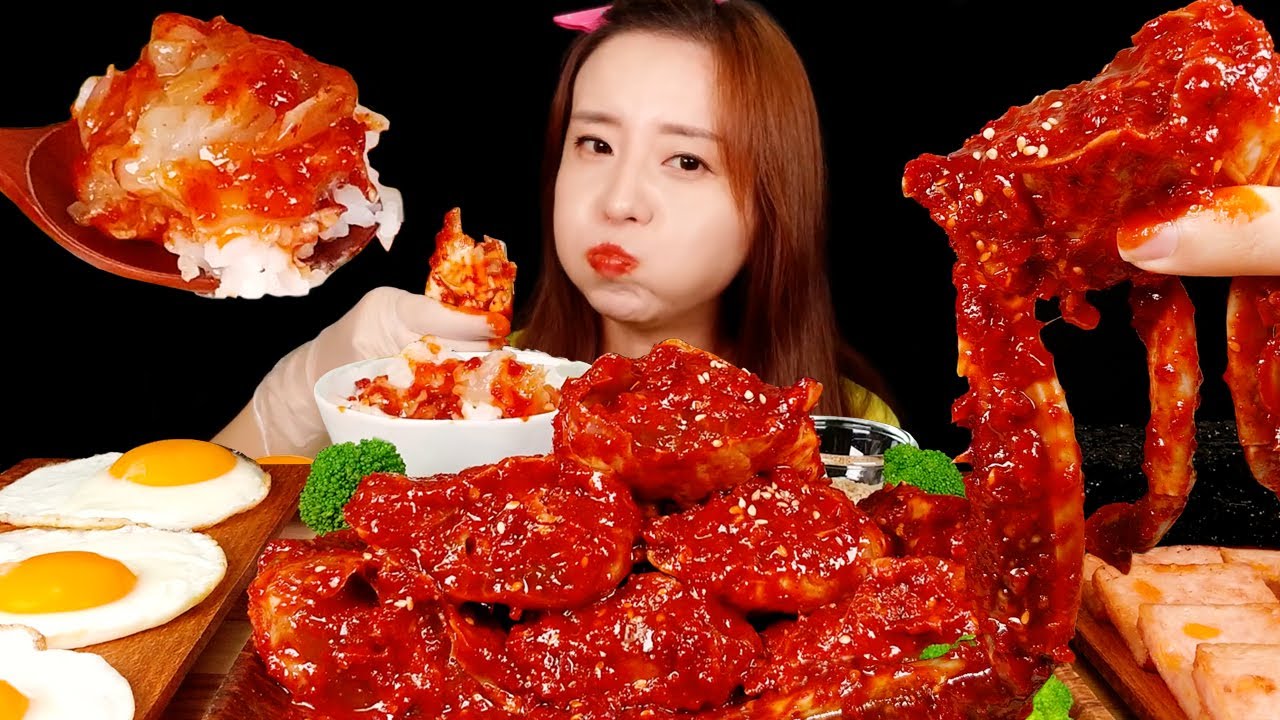 ASMR  Пряный маринованный сырой краб (Yangnyeom Gejang). MUKBANG