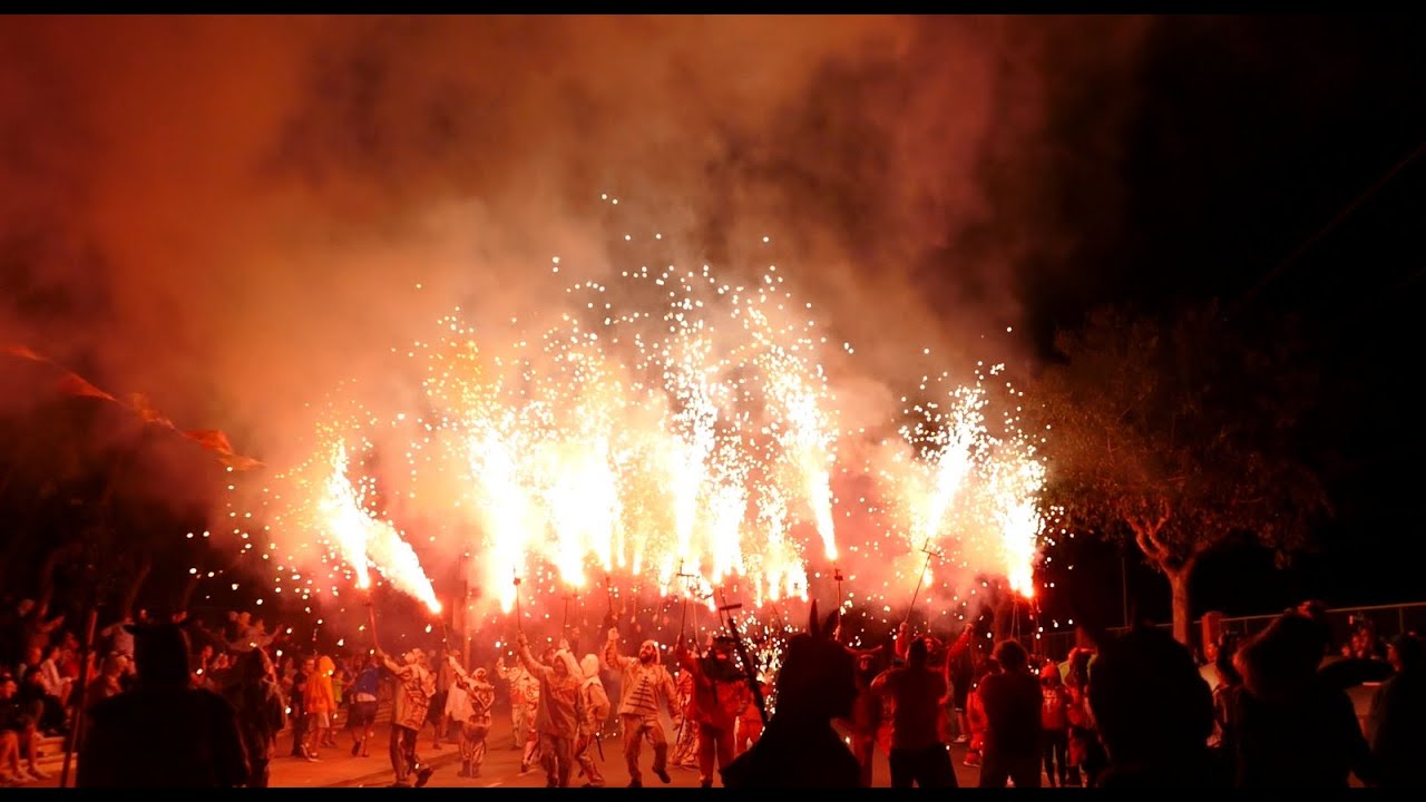 Correfoc und Feuerwerk am Schutzheiligenfest in Spanien