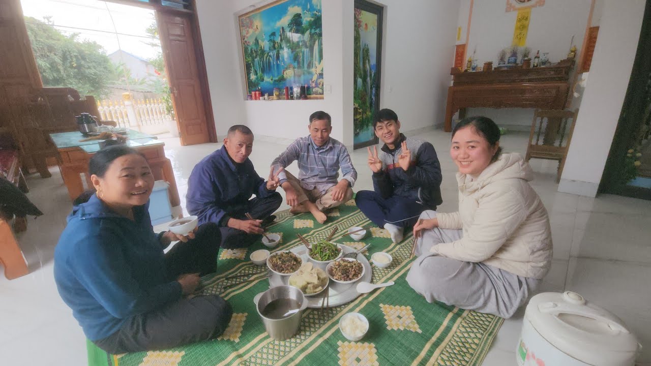 Bữa cơm món ngon khó cưỡng nhà Hoàng Hiền. Hoàng Hiền