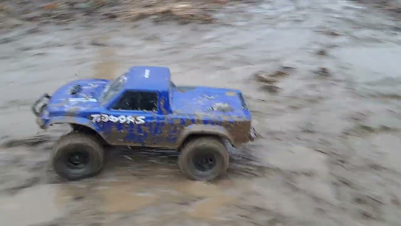Mudding and Creek Crawling # it stopped working 