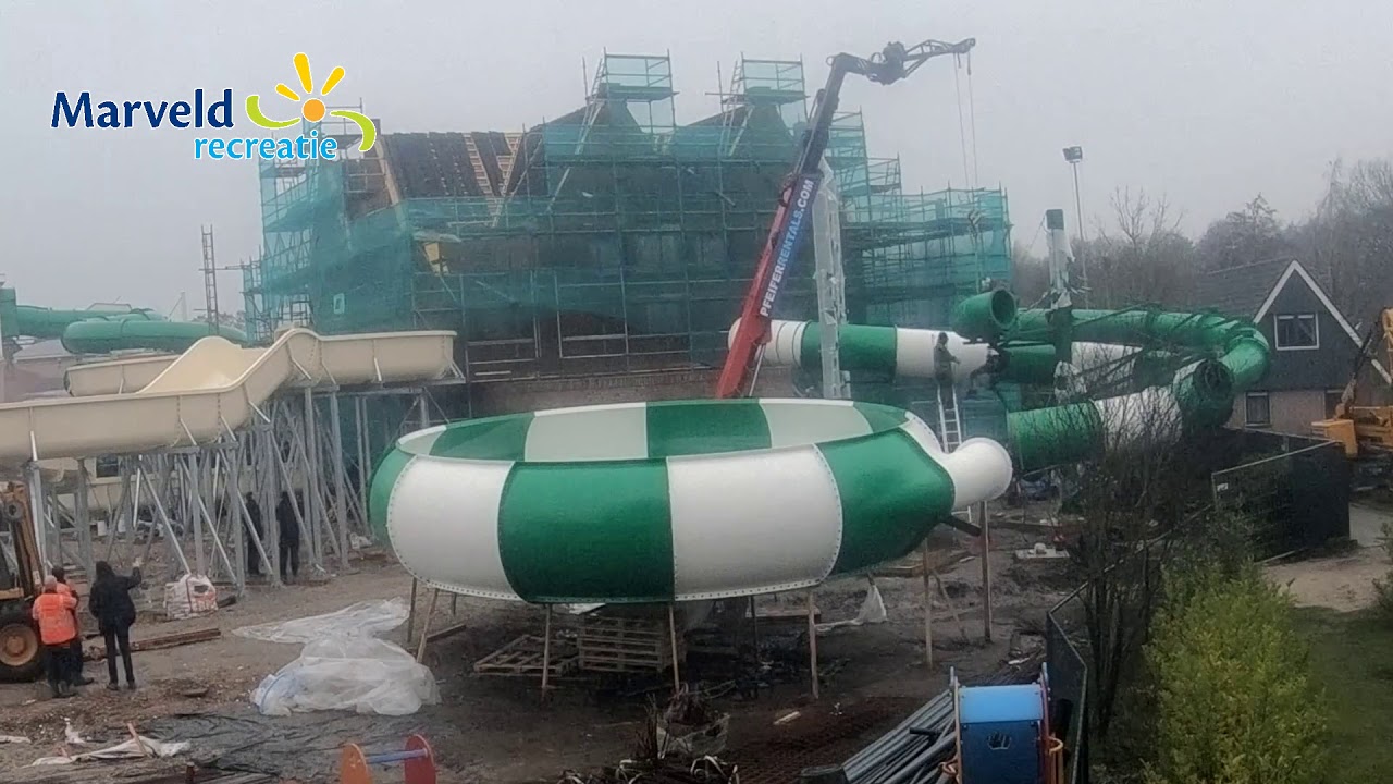 Bouw waterglijbanen Marveld Recreatie