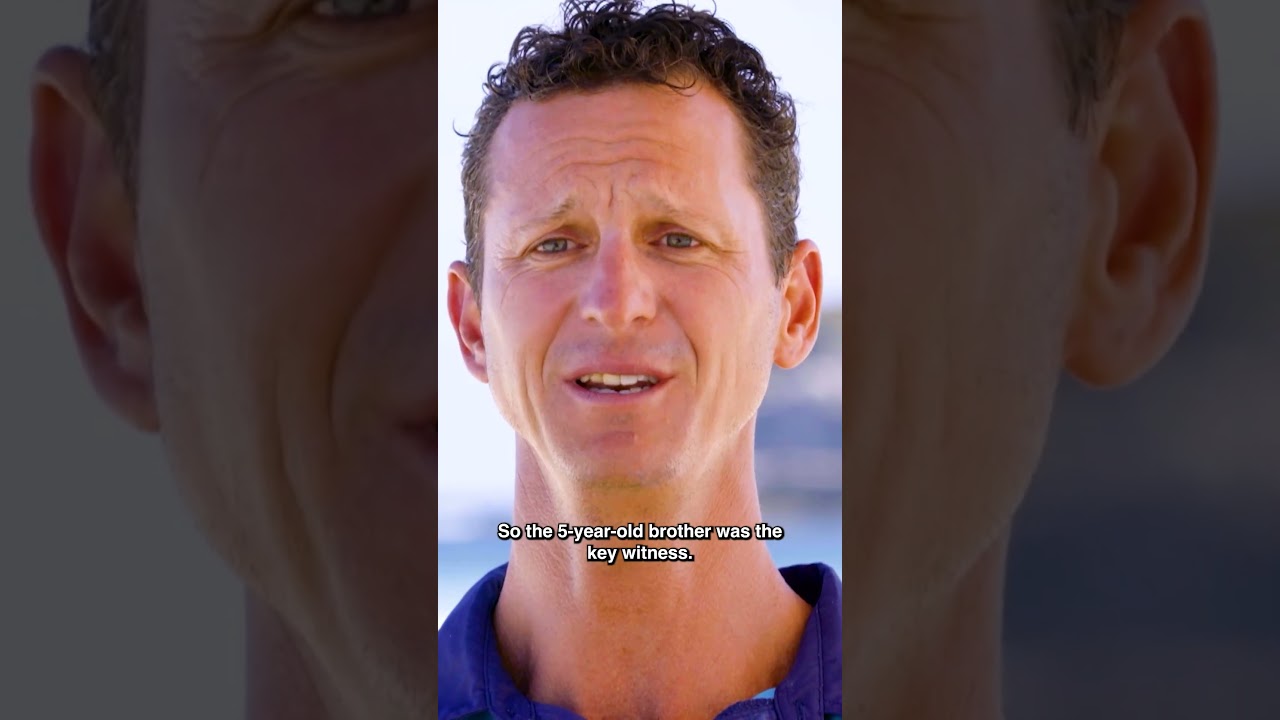 She's in complete distress 🥺 #bondirescue #lifeguard #beach #shortsfeed