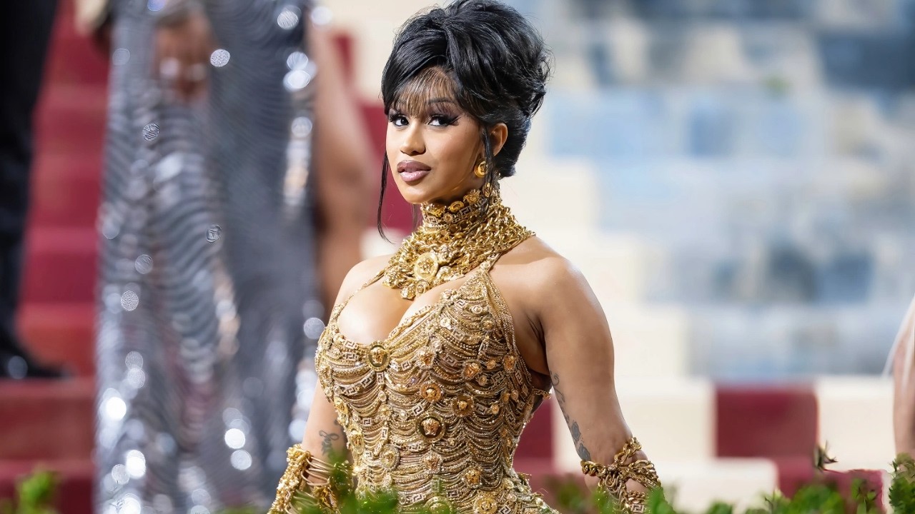 Cardi B kupunguza ukubwa wa makalio yake FAKE, adai atayatoa huko Colombia, mashabiki waunga mkono