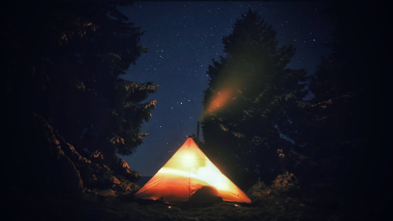 Wintercamping in einem heißen Zelt
