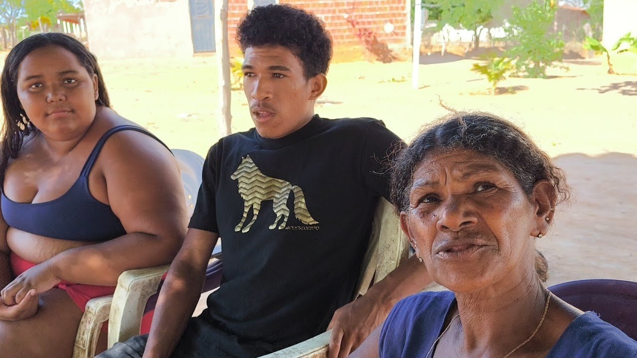 DONA KINOR ESTÁ FELIZ COM A CHEGADA DE PAULINA E GUILHERME no sertão Mamoeiro.