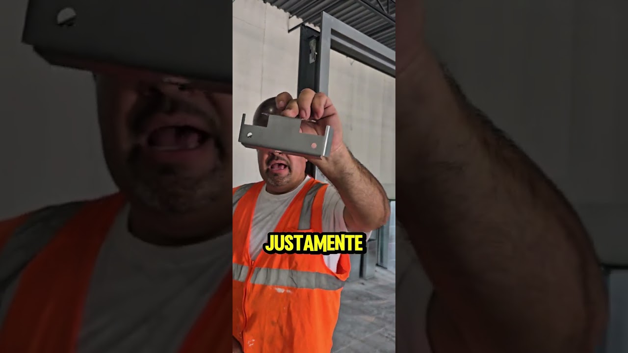 Como instalar un marco de puerta de metal. How to install a hollow metal door frame.
