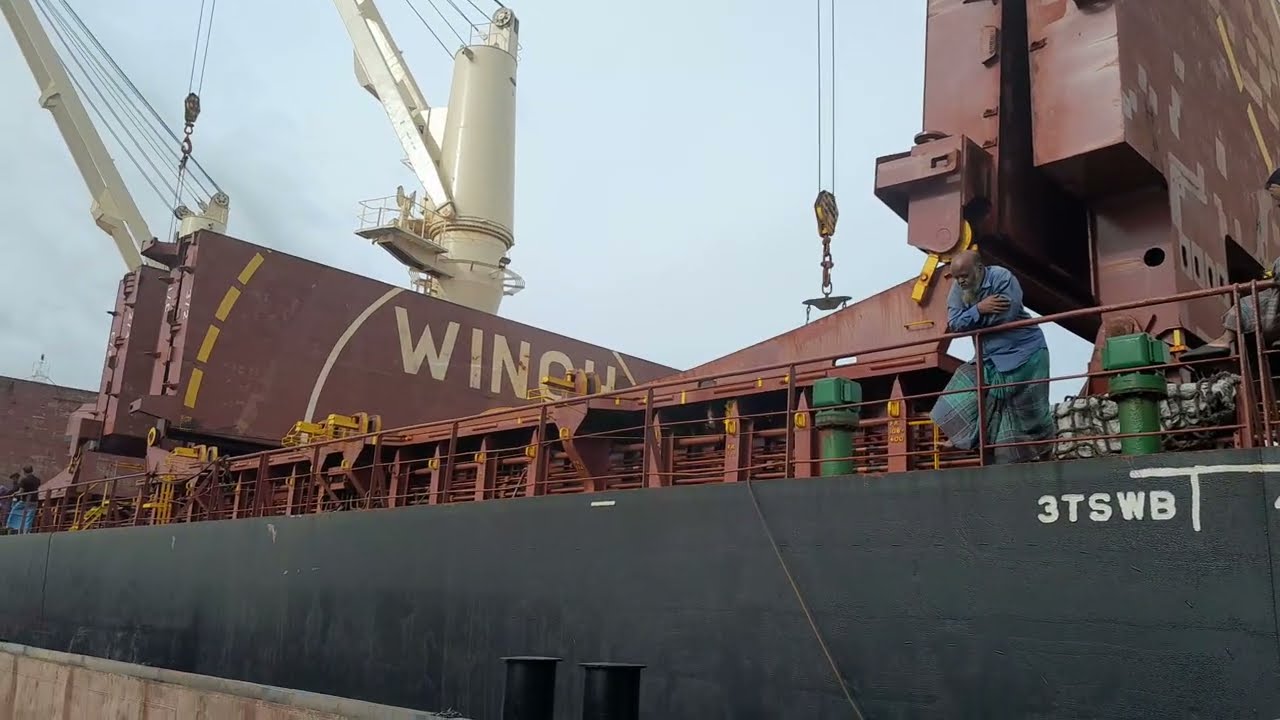 মাঝ সাগরে জাহাজ লোড করা হচ্ছে ||  mother vessel  Big vessel ||