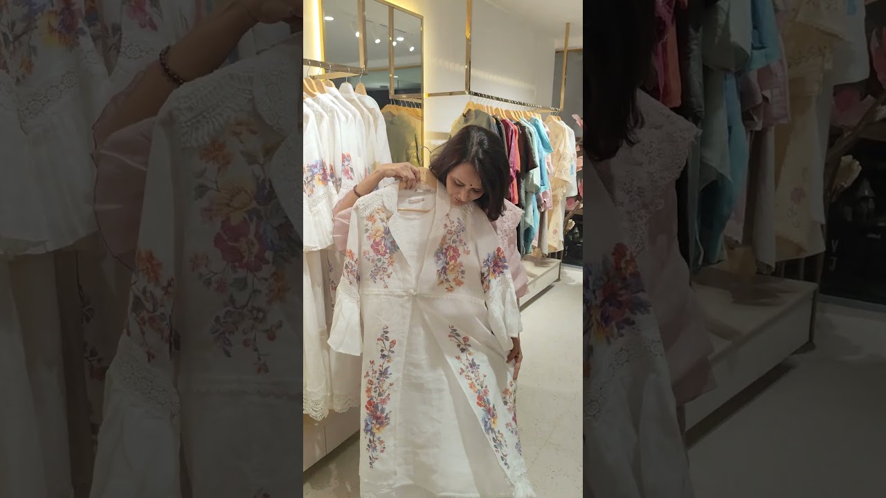 Amala Akkineni at banjarahills #akkineni #amala #shopping #hyderabad #shorts #shortvideo